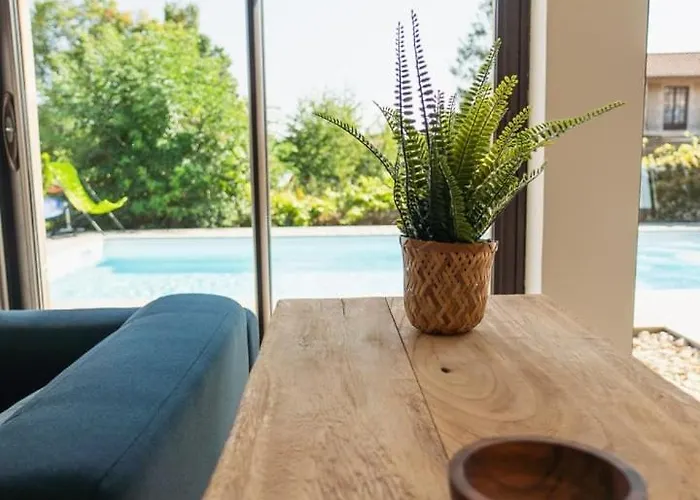 Le Verger : Familial Avec Piscine Pensión Vivonne