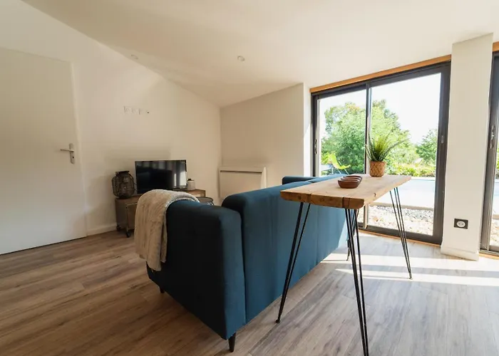 Pensión Le Verger : Familial Avec Piscine Vivonne