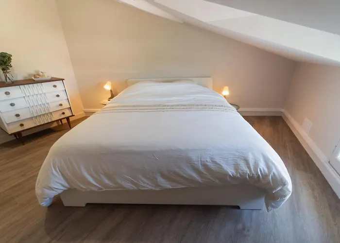 Le Verger : Familial Avec Piscine Pensión