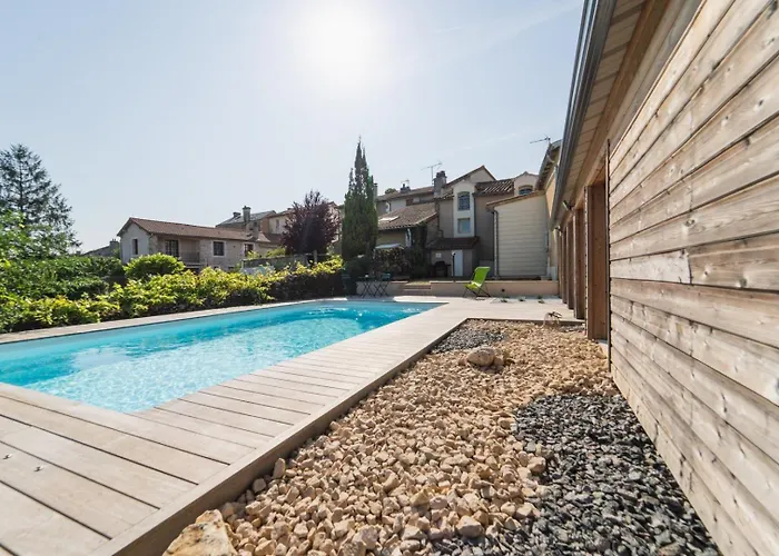 Le Verger : Familial Avec Piscine Pensión