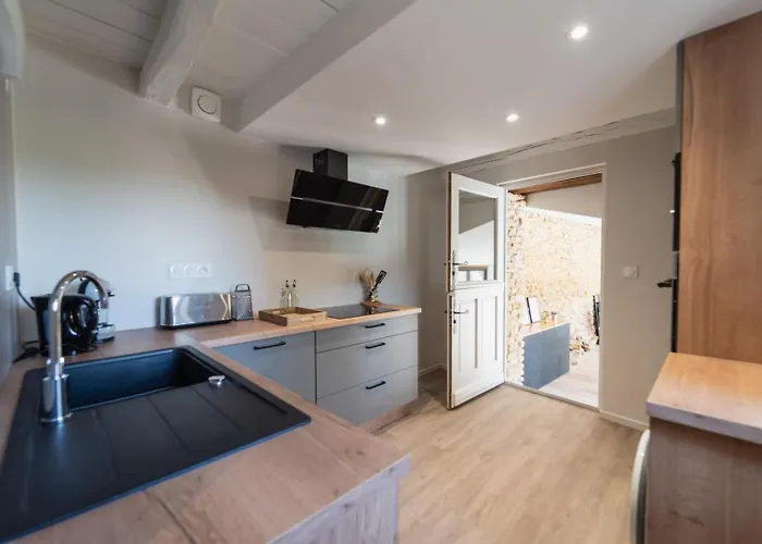 Le Verger : Familial Avec Piscine Pensión