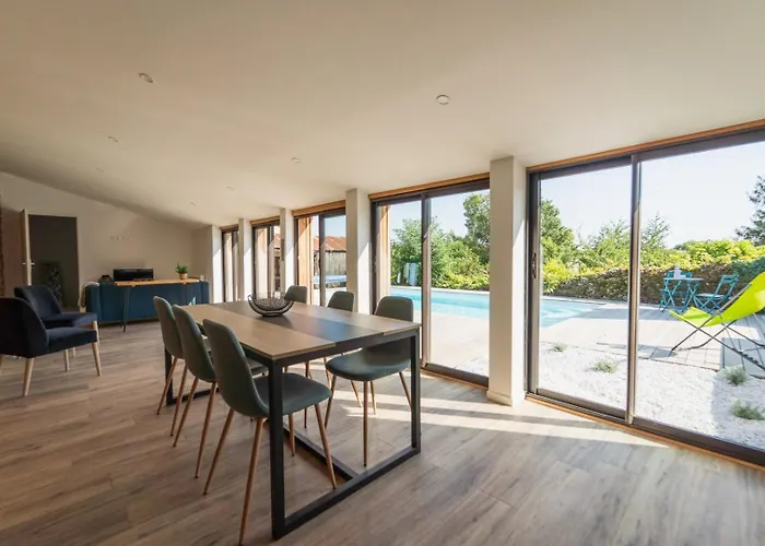 Pensión Le Verger : Familial Avec Piscine 3*