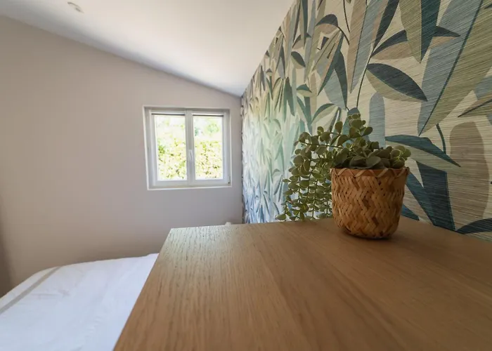 Pensión Le Verger : Familial Avec Piscine Vivonne