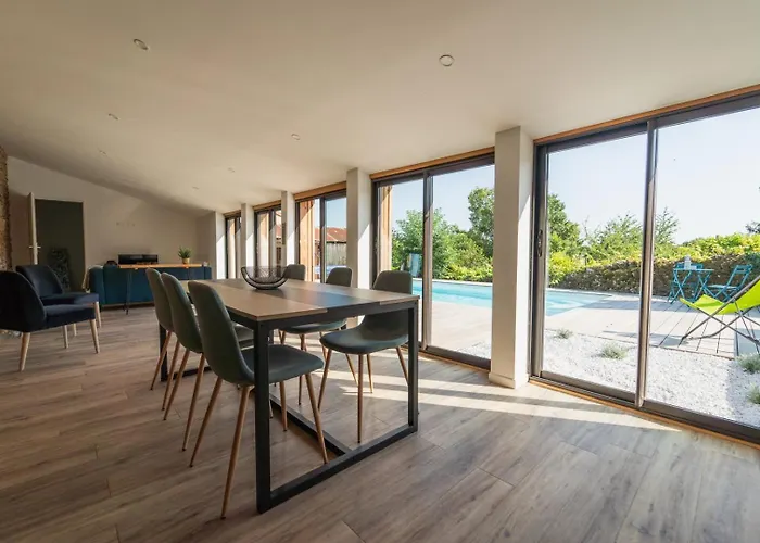 Pensión Le Verger : Familial Avec Piscine 3*